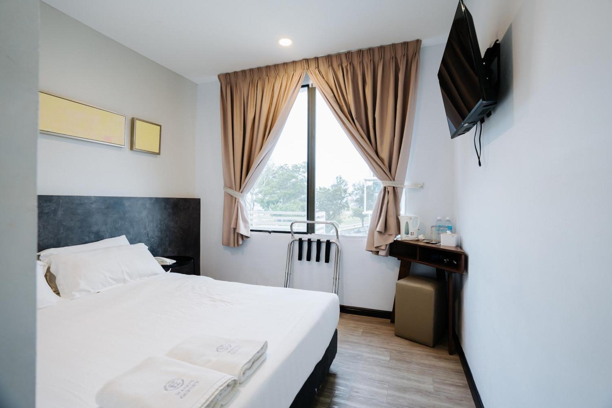 Wangs Hotel Gurney Drive Джорджтаун Экстерьер фото
