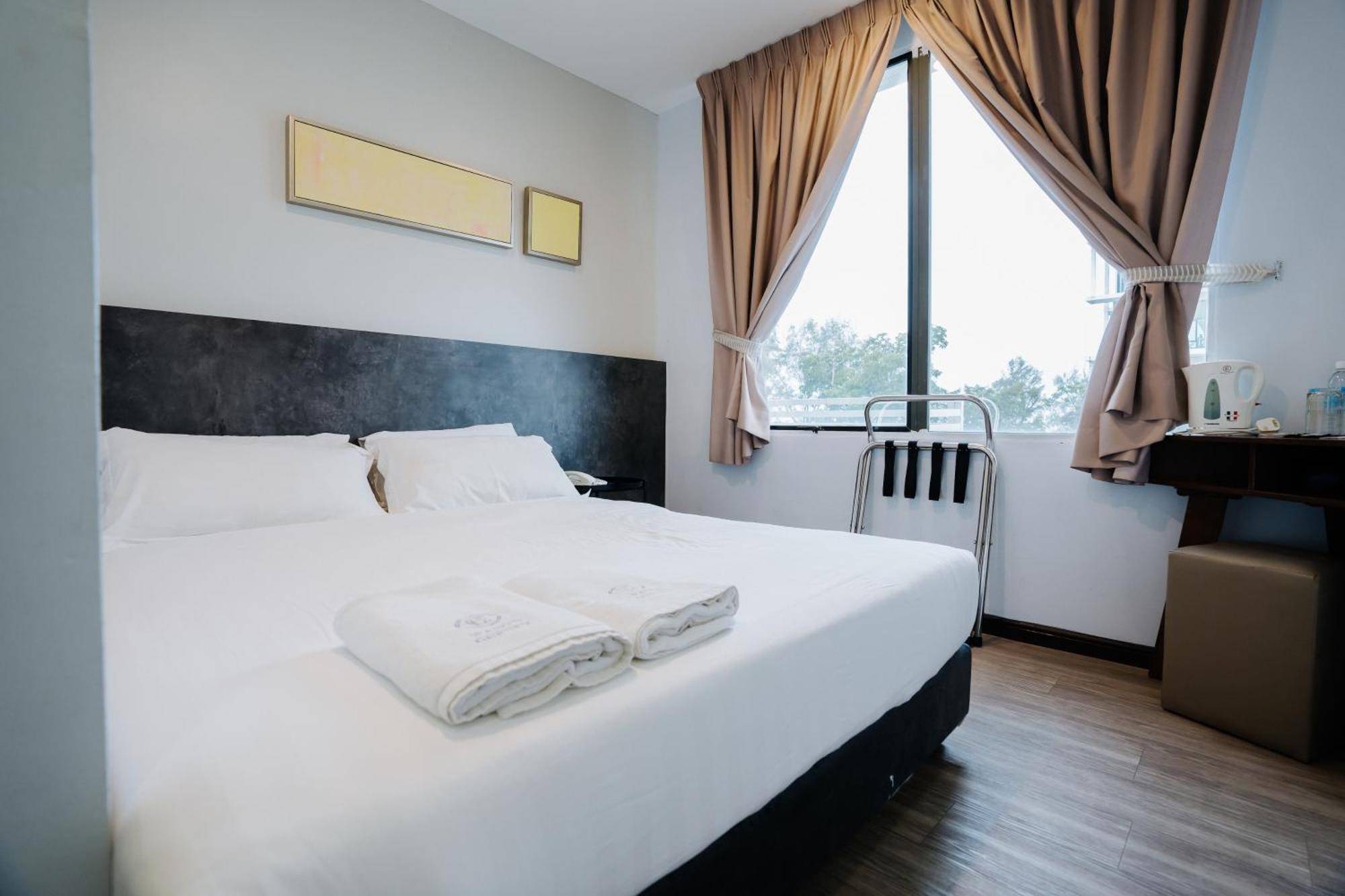 Wangs Hotel Gurney Drive Джорджтаун Экстерьер фото