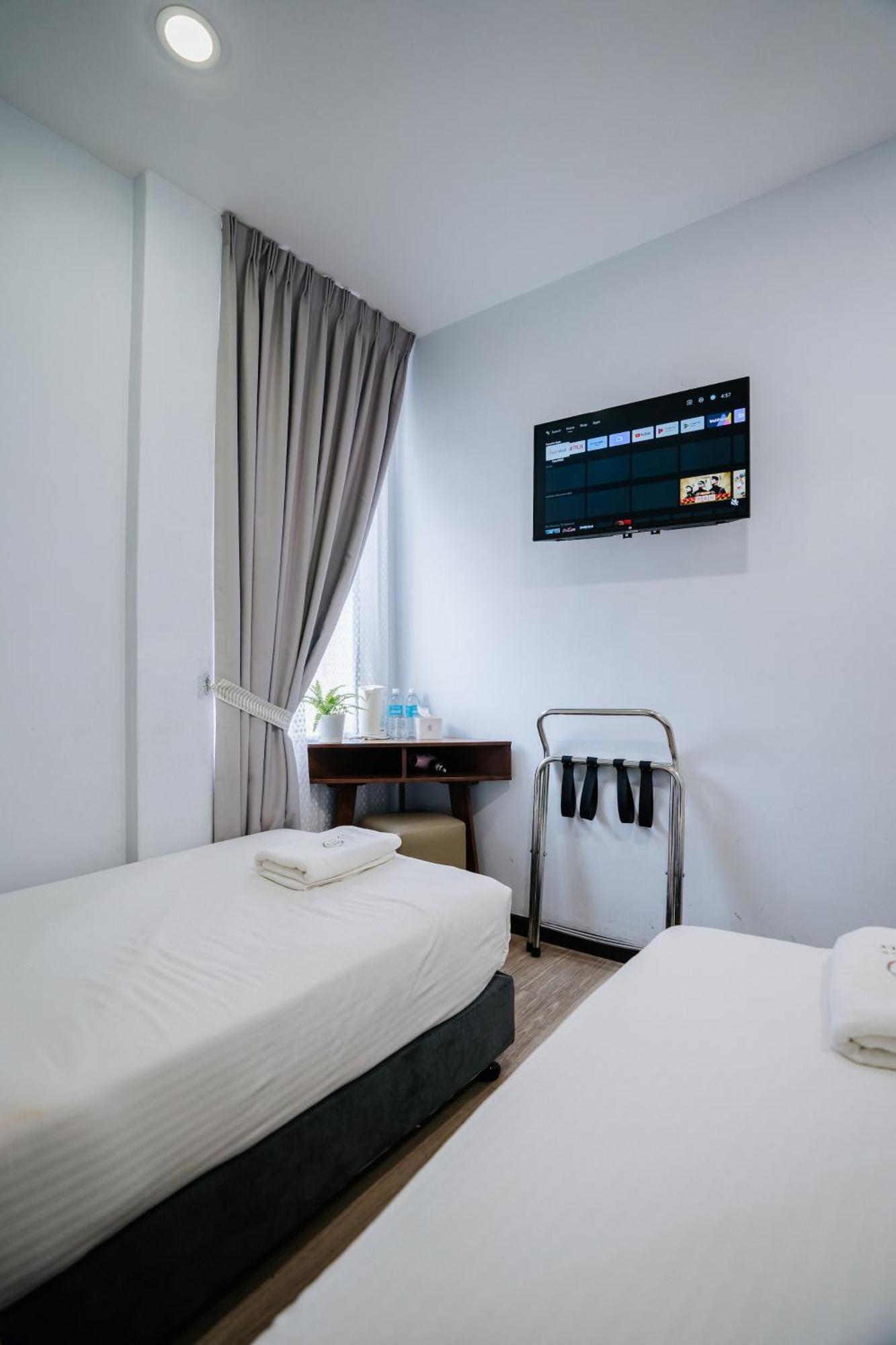 Wangs Hotel Gurney Drive Джорджтаун Экстерьер фото
