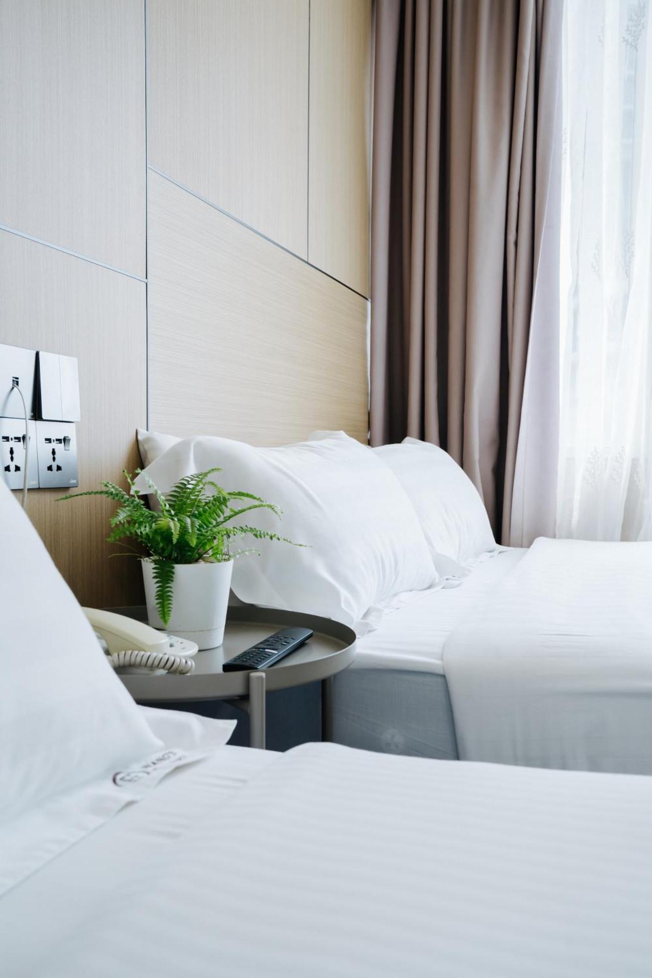Wangs Hotel Gurney Drive Джорджтаун Экстерьер фото